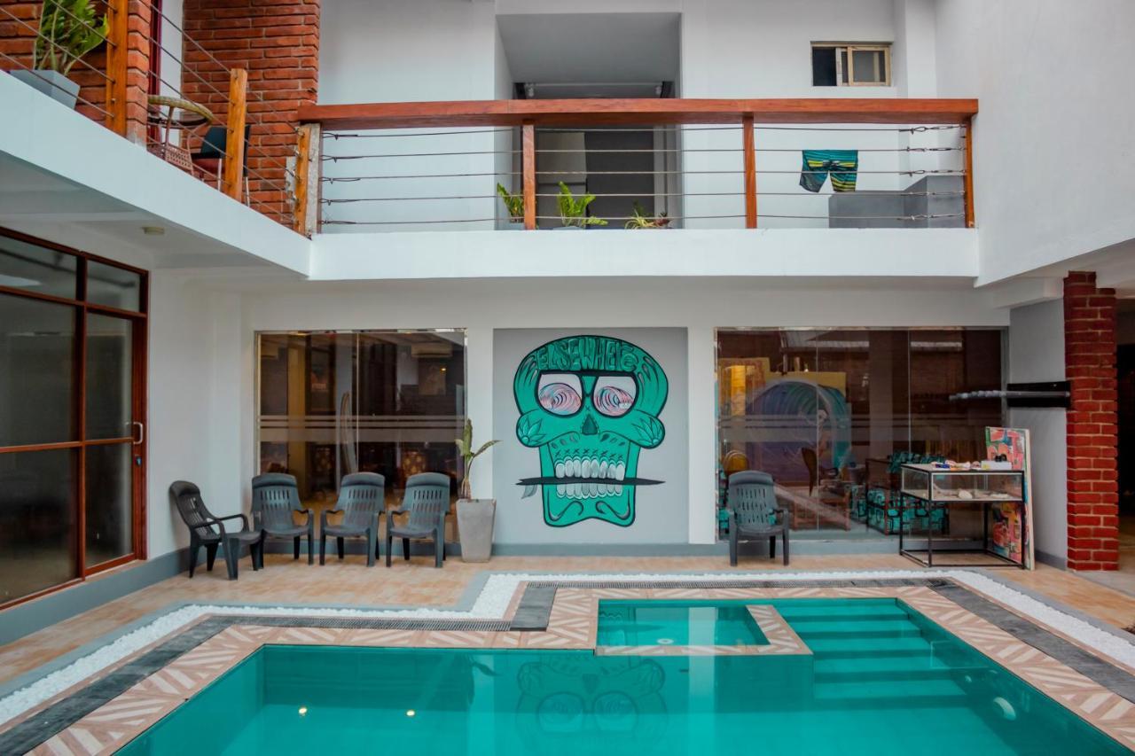 Surf & Party Weligama Hostel Exterior photo