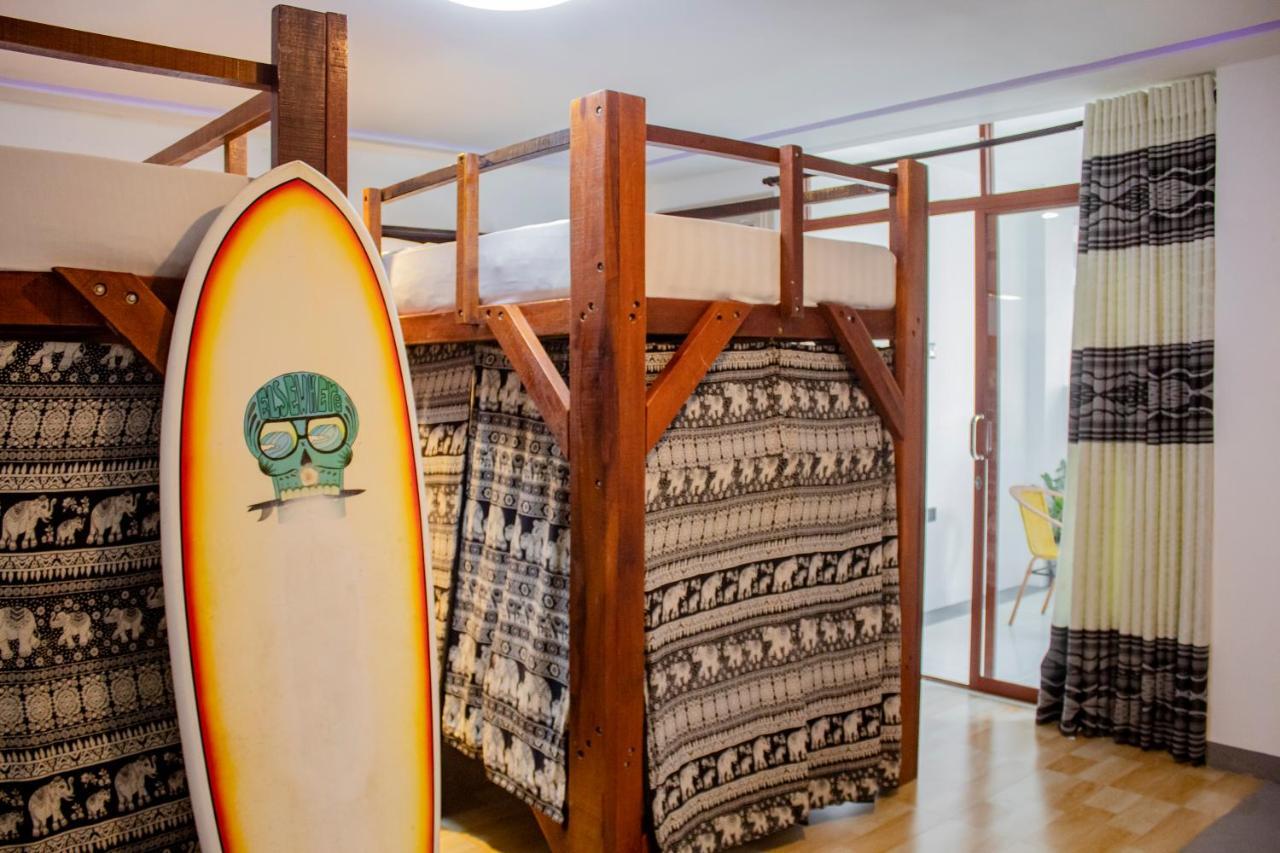 Surf & Party Weligama Hostel Exterior photo