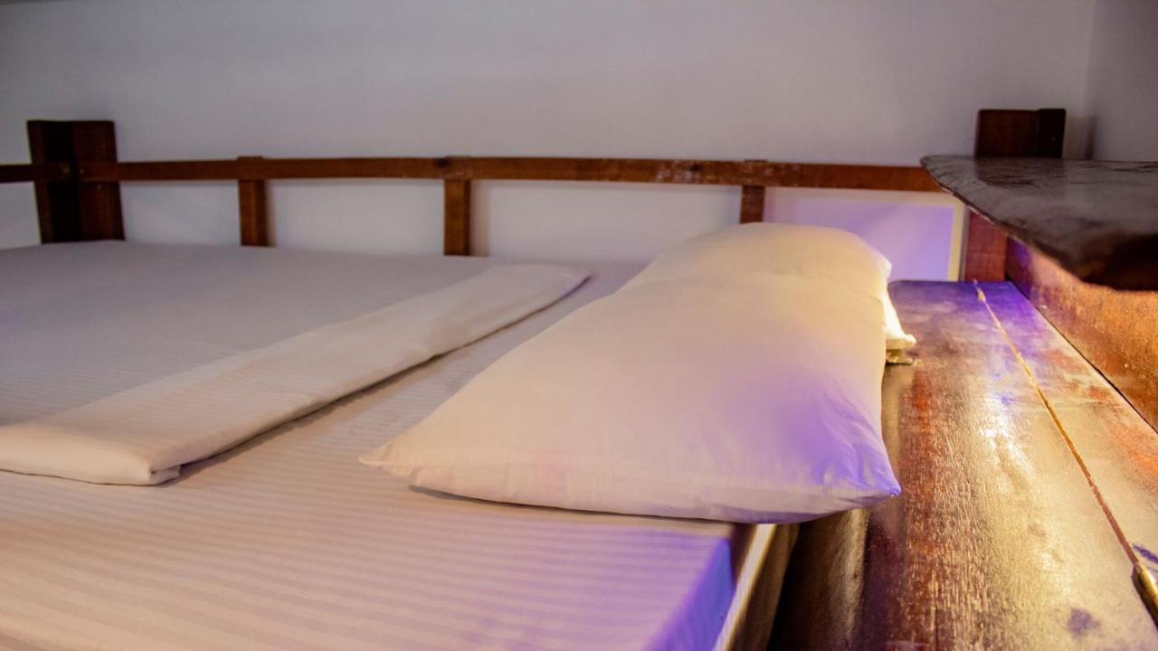 Surf & Party Weligama Hostel Exterior photo