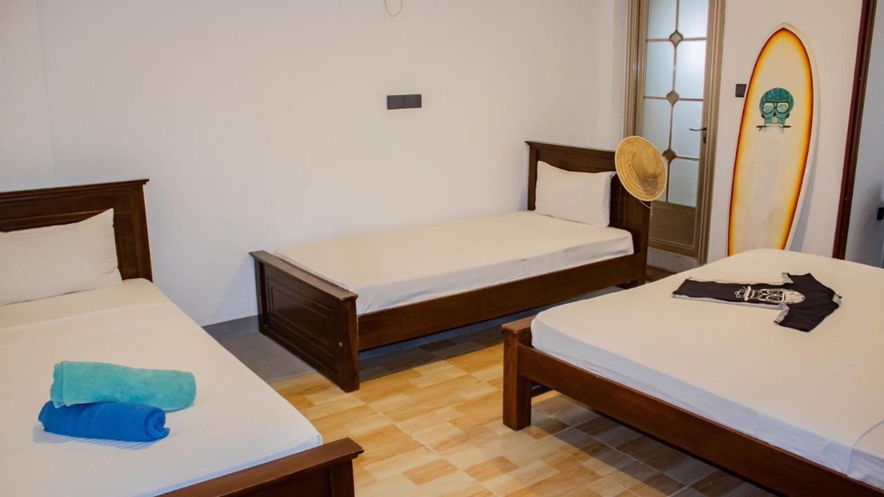 Surf & Party Weligama Hostel Exterior photo