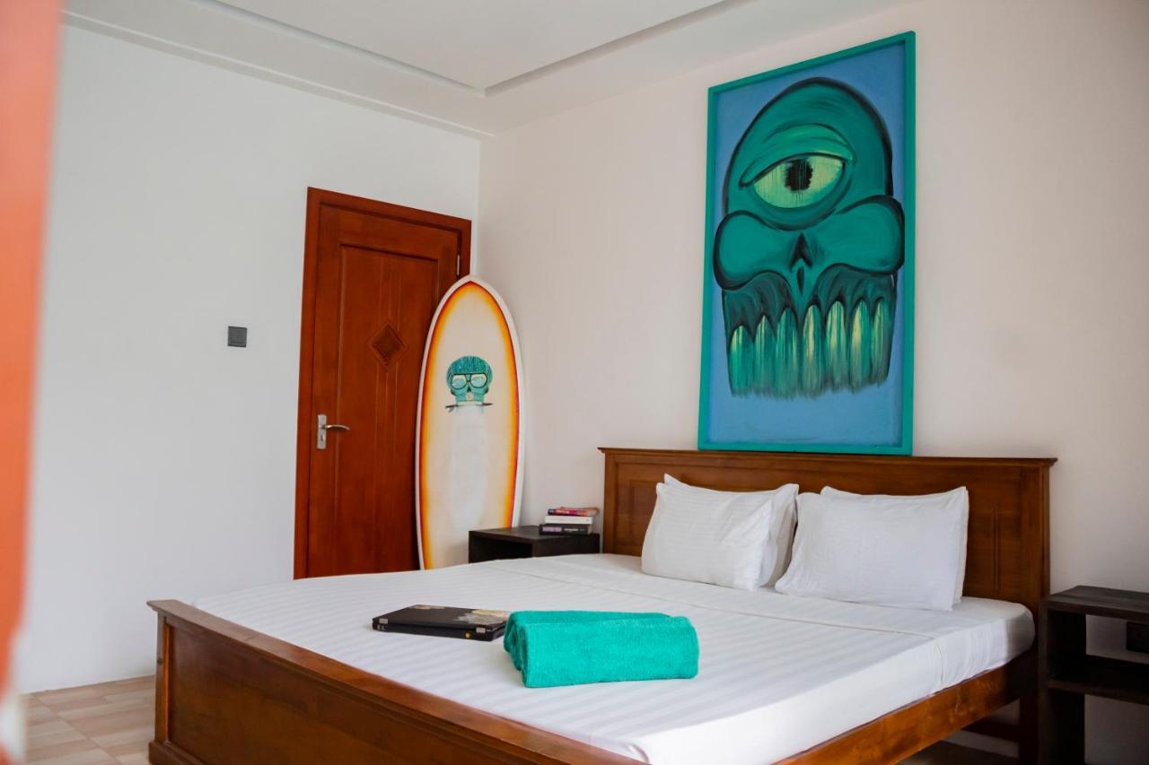 Surf & Party Weligama Hostel Exterior photo