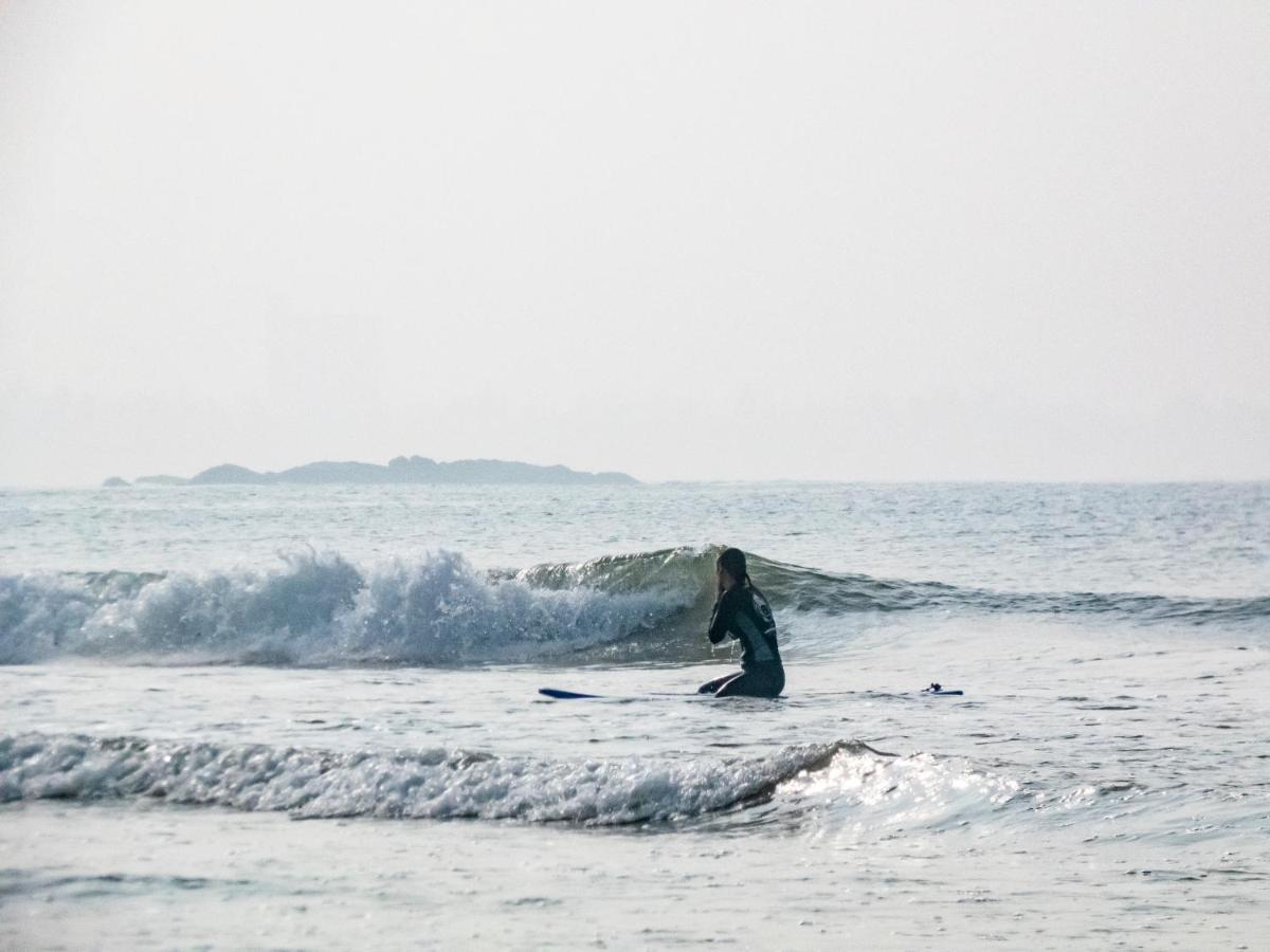 Surf & Party Weligama Hostel Exterior photo