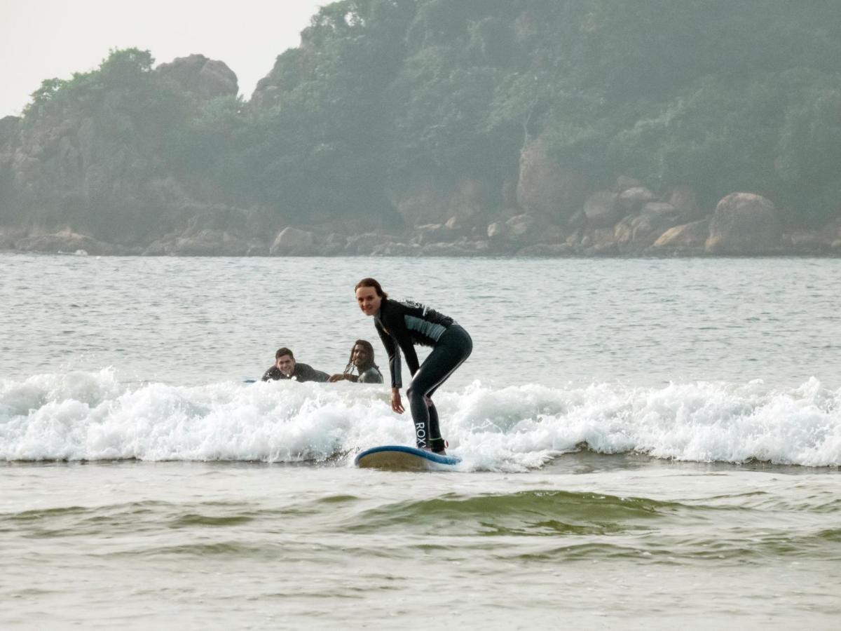 Surf & Party Weligama Hostel Exterior photo