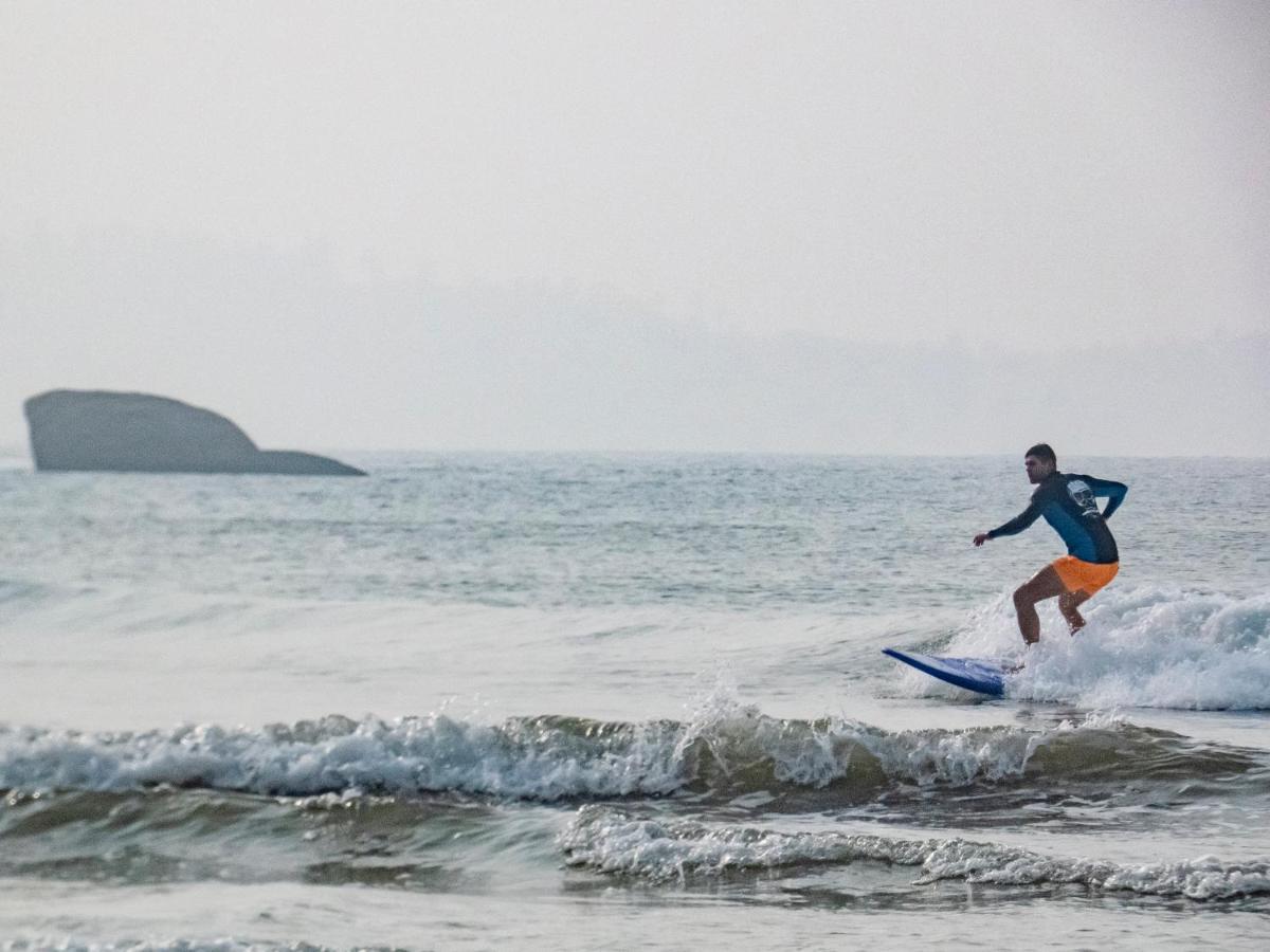 Surf & Party Weligama Hostel Exterior photo