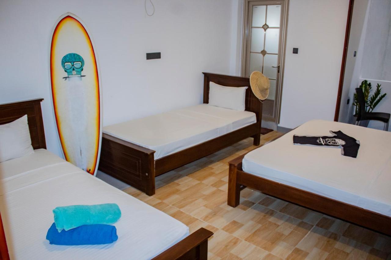 Surf & Party Weligama Hostel Exterior photo